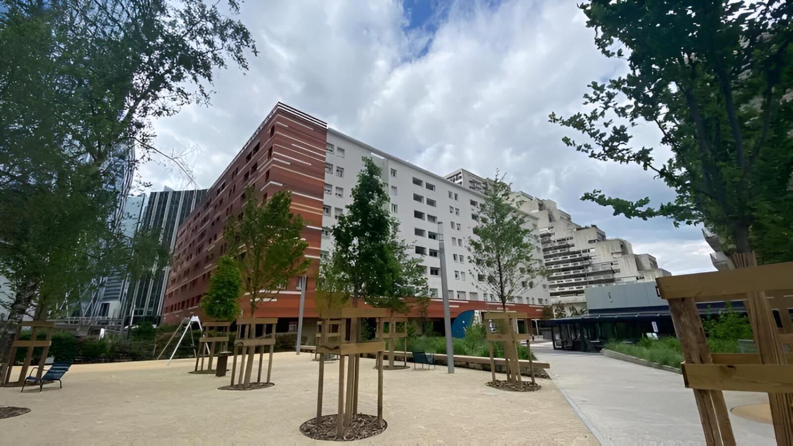 Apartment With Balcony, La Defense - Paris *