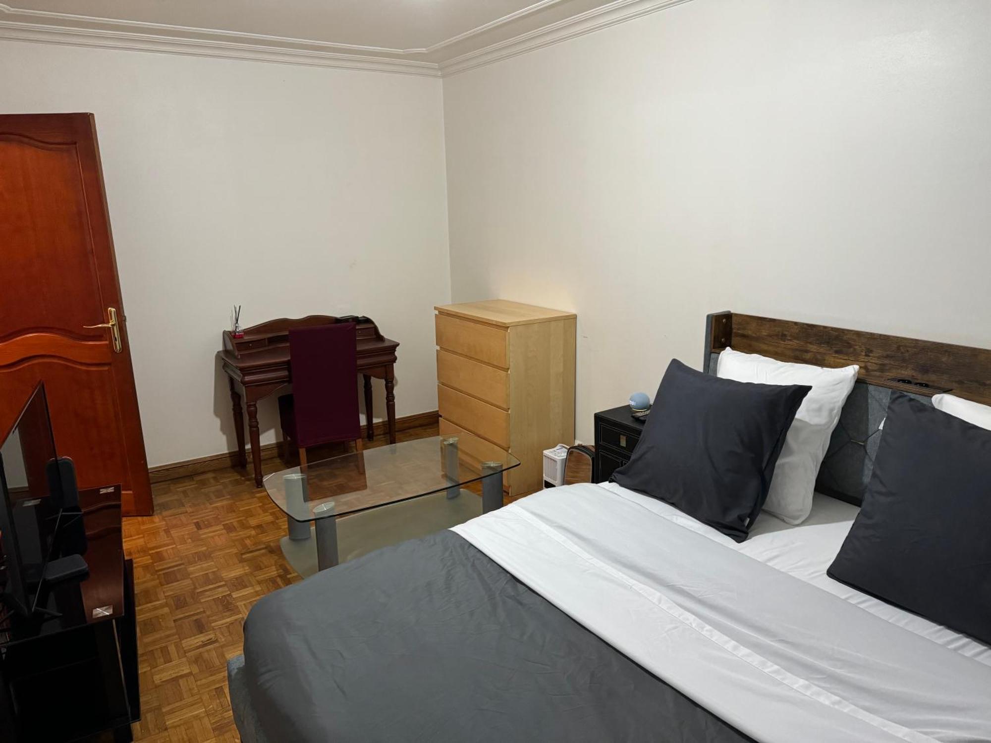 Apartment With Balcony, La Defense - Paris
